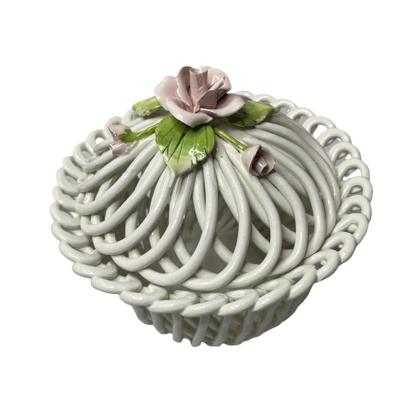 Vintage Capodimonte Woven Lattice Porcelain Basket w Lid Rose Design 6" high - Picture 3 of 9